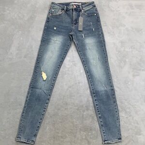 Tractr Medium Wash Distressed Diane Jeans Size 0 /25 New with tags